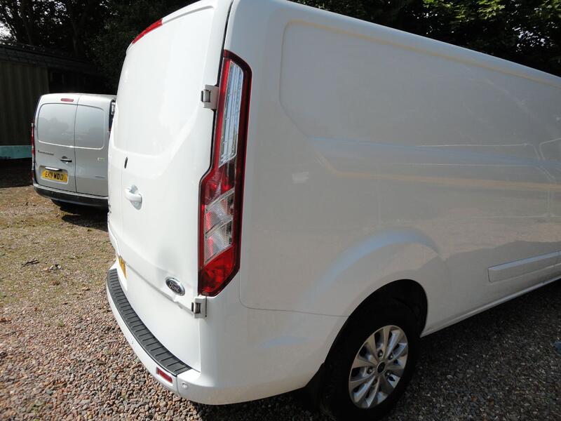 FORD TRANSIT CUSTOM 2.0 Transit Custom Limited Van 300 L2 2.0L EcoBlue 130PS FWD 6 Speed Manual 2022