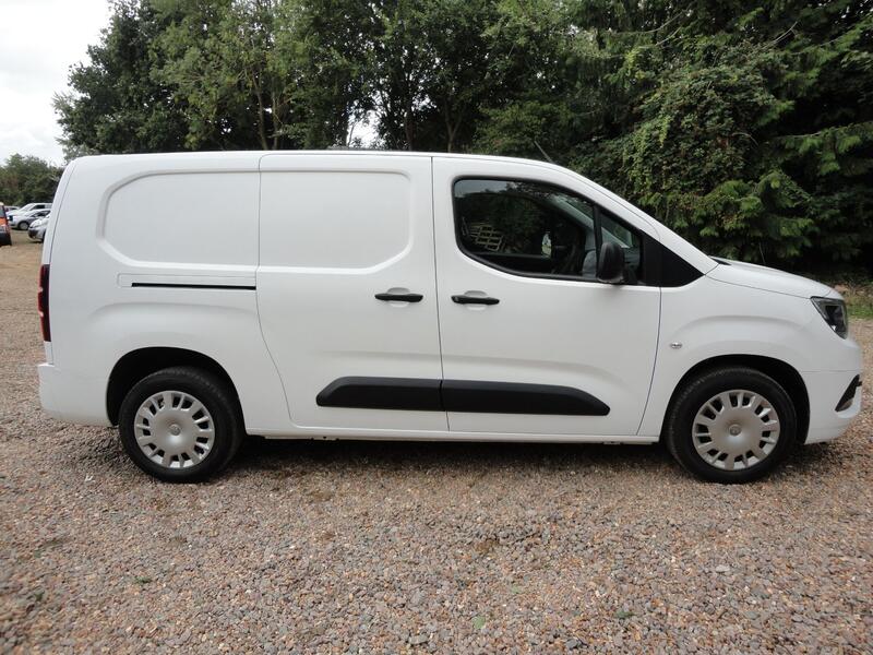 VAUXHALL COMBO 1.5 Turbo D 2300 Sportive 2020